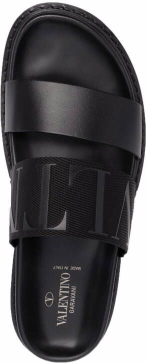 Valentino Garavani Slippers met logo reliëf Zwart