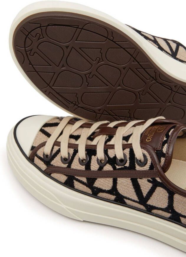 Valentino Garavani Sneakers met logoprint Beige