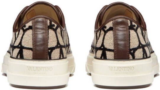 Valentino Garavani Sneakers met print Beige