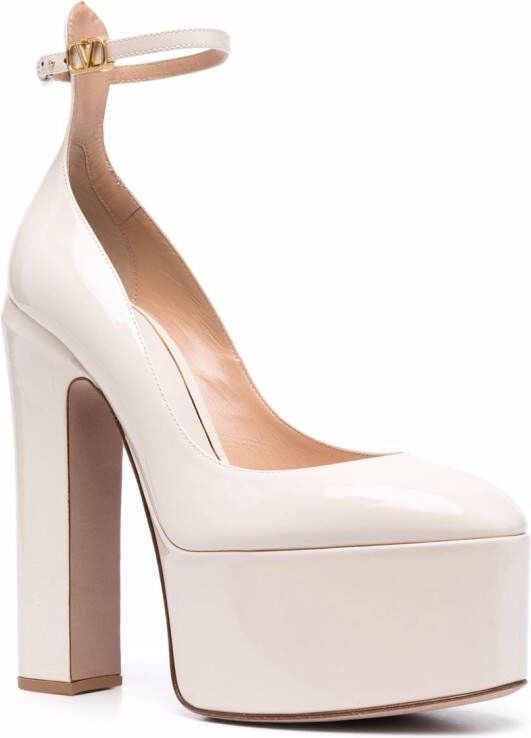 Valentino Garavani Tan-Go lakleren pumps Beige