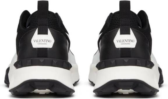 Valentino Garavani True Act sneakers met vlakken Zwart