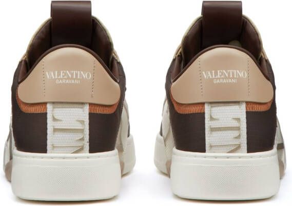 Valentino Garavani VL7N sneakers met panelen Bruin
