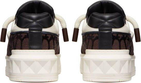 Valentino Garavani One Stud XL leren sneakers Bruin