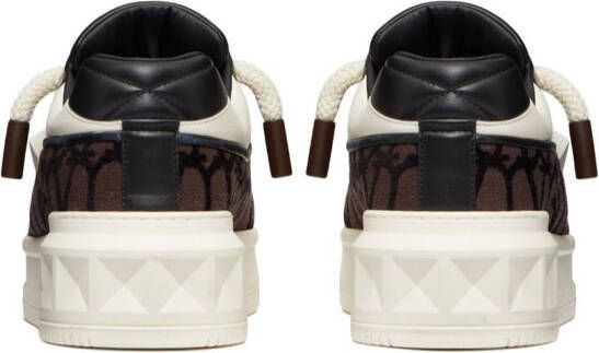 Valentino Garavani One Stud XL leren sneakers Bruin