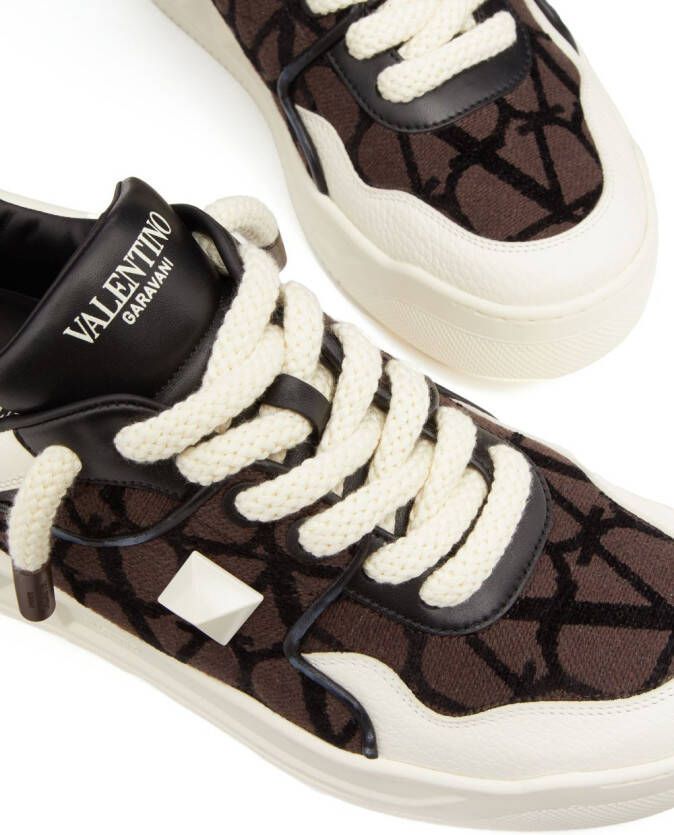 Valentino Garavani One Stud XL leren sneakers Bruin