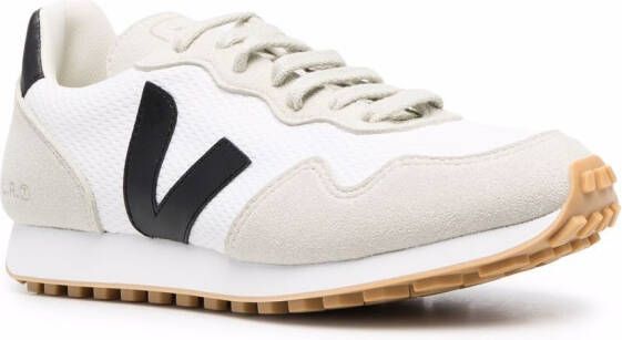 VEJA Suède sneakers met logo Beige