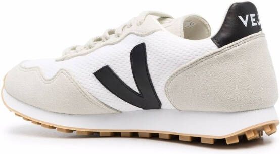 VEJA Suède sneakers met logo Beige