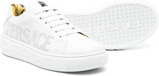 Versace Kids Sneakers met geperforeerd logo Wit