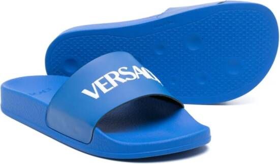 Versace Kids Teenslippers met logo-reliëf Blauw