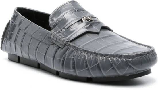 Versace Loafers met krokodillen-reliëf Grijs