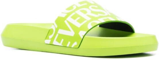 Versace Slippers met logoprint Groen