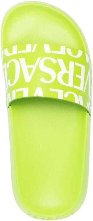 Versace Slippers met logoprint Groen