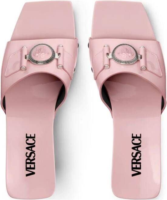 Versace 60mm lakleren klompen met Medusa-gesp Roze