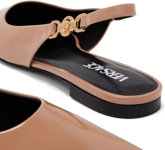 Versace Slingback ballerina's met Medusa-plakkaat Bruin