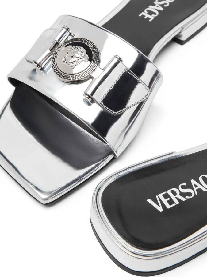 Versace Medusa sandalen met metallic-effect Zilver