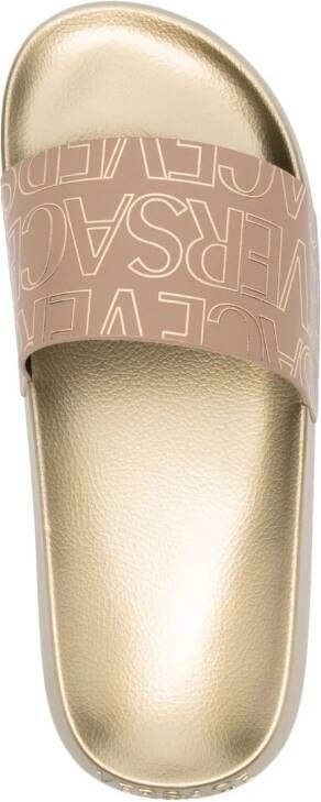 Versace Slippers met logoprint Goud