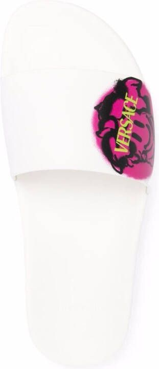 Versace Slippers met logoprint Wit