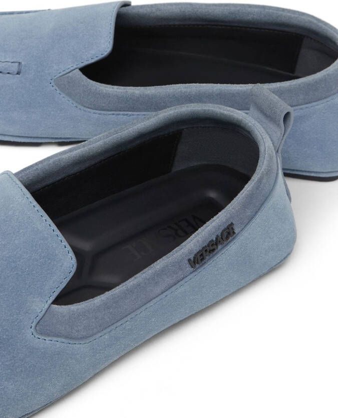 Versace Suède loafers met stiksels Blauw