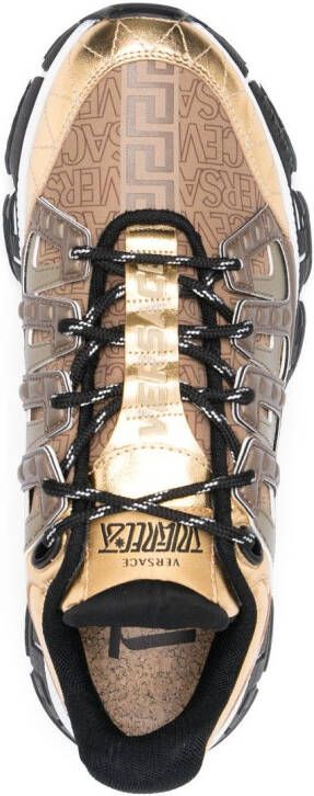 Versace Trigreca sneakers met barokprint Bruin