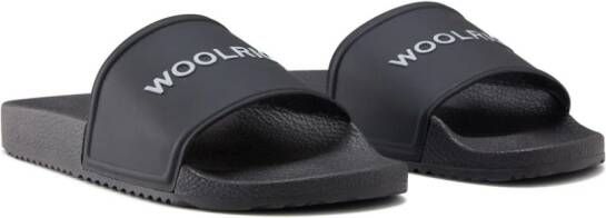 Woolrich Teenslippers met logo-reliëf Zwart