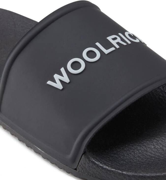 Woolrich Teenslippers met logo-reliëf Zwart