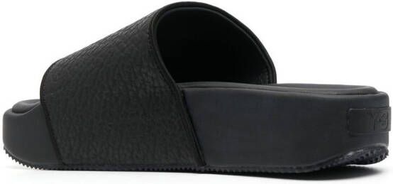 Y-3 Slippers met open neus Zwart