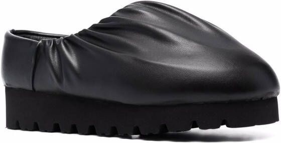 YUME Camp Shoe muiltjes met ruches Zwart