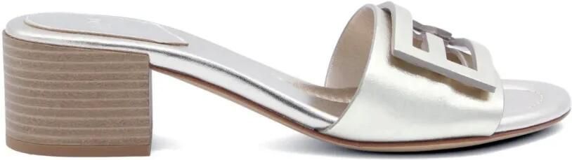 FENDI Baguette platinum sandalen met logo Zilver