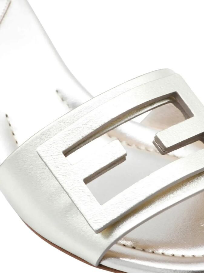FENDI Baguette platinum sandalen met logo Zilver - Foto 2