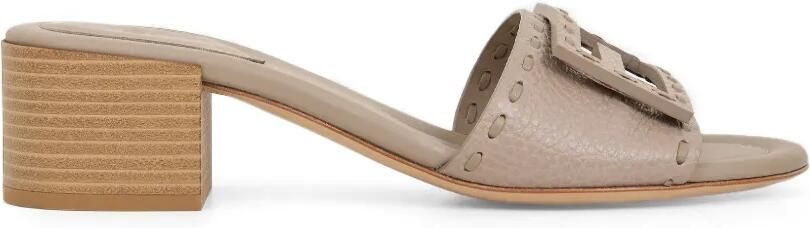 FENDI Baguette sandalen met hak en stiksels Beige