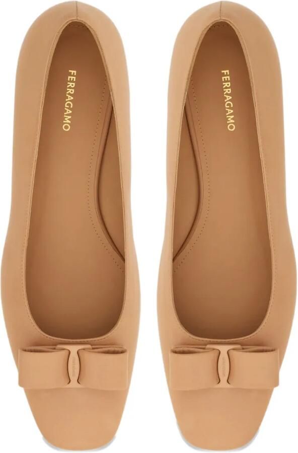 Ferragamo 30 mm Iconic pumps met strik Beige - Foto 3