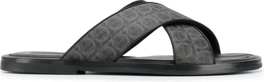 Ferragamo Badslippers met Gancini print Grijs