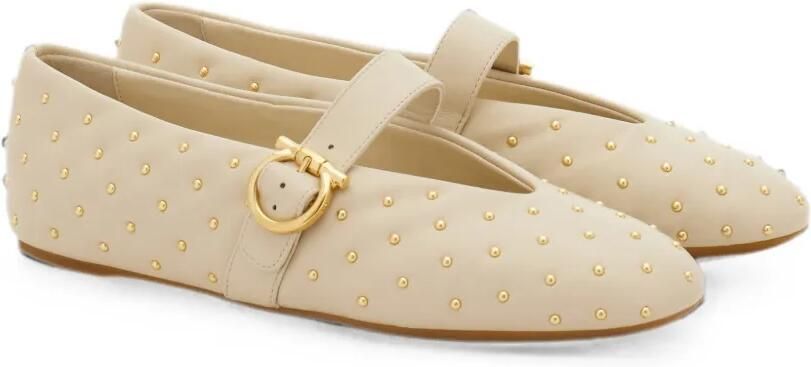 Ferragamo Ballerina's met Gancini-gesp en studs Beige