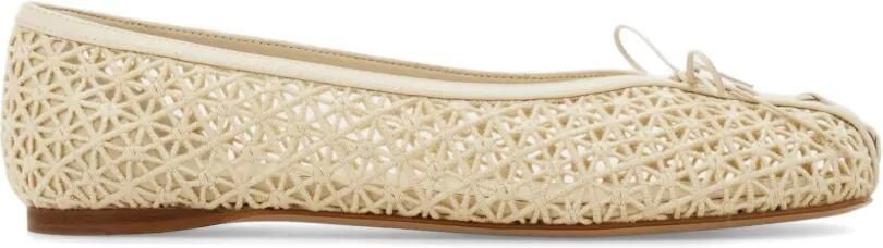 Ferragamo Ballerina's met kant Beige
