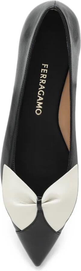 Ferragamo Ballerina's met puntige neus en strikdetail Zwart - Foto 5