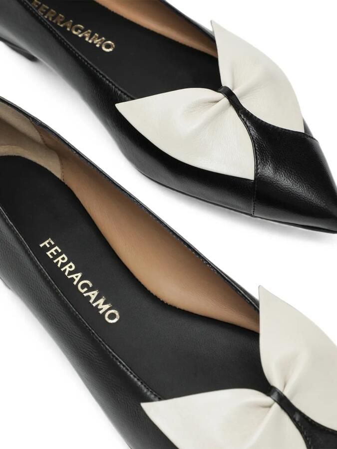 Ferragamo Ballerina's met puntige neus en strikdetail Zwart - Foto 2