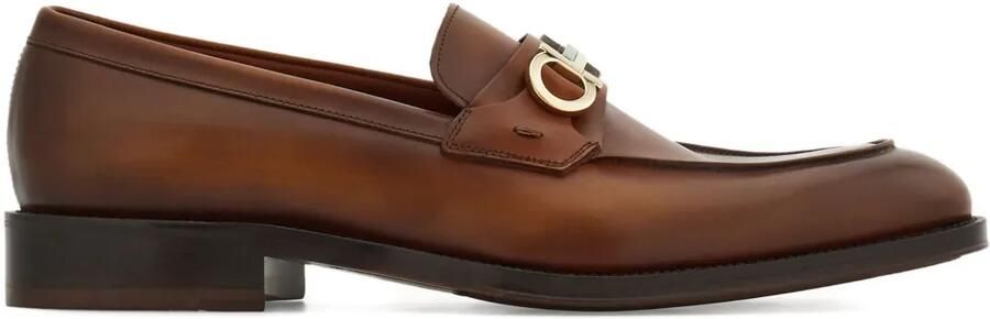 Ferragamo Gancini loafers met gesp Bruin