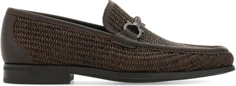 Ferragamo Gancini loafers van geweven leer Bruin