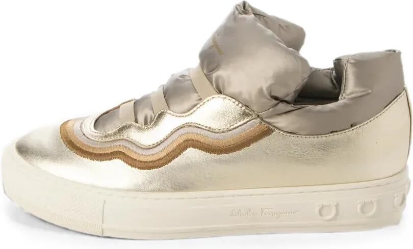 Ferragamo Gancini metallic sneakers met plateauzool Goud