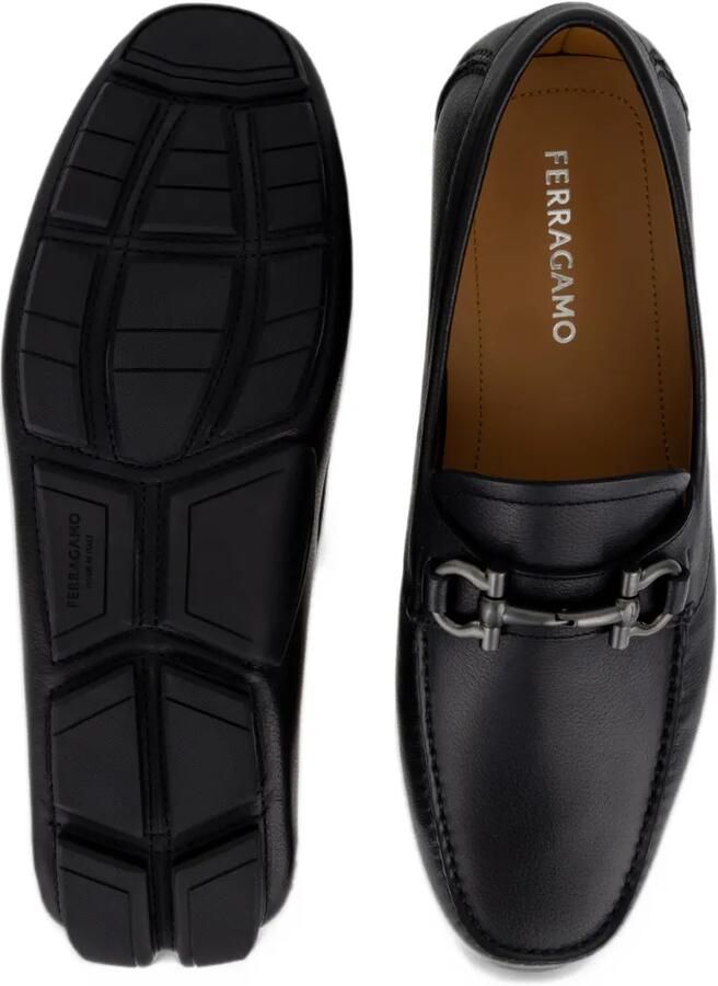 Ferragamo Gancini ornament driver loafers Zwart - Foto 3