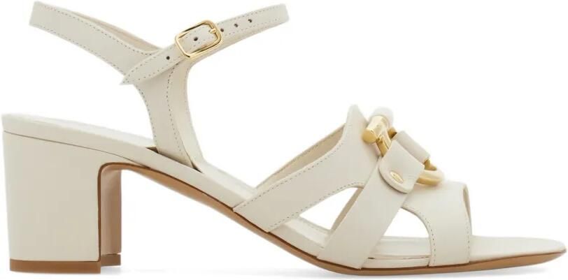 Ferragamo Gancini sandalen met sieraden Beige