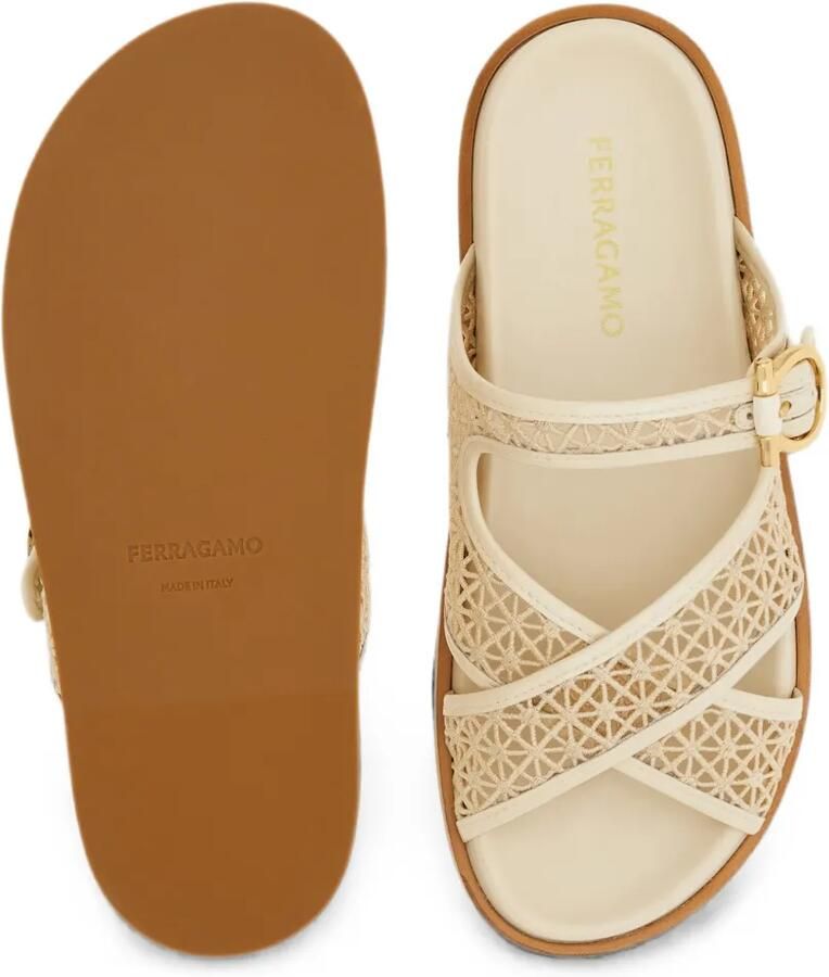 Ferragamo Gancini slippers met gesp en gekruiste bandjes Beige - Foto 3