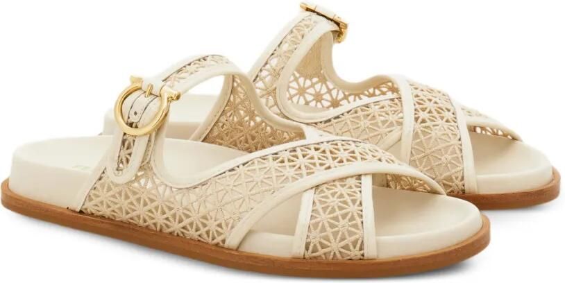 Ferragamo Gancini slippers met gesp en gekruiste bandjes Beige - Foto 4