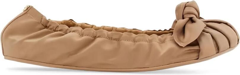 Ferragamo Gesmockte ballerina's met strik Beige