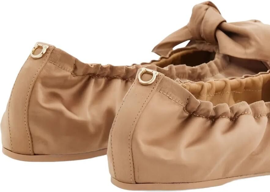 Ferragamo Gesmockte ballerina's met strik Beige - Foto 4