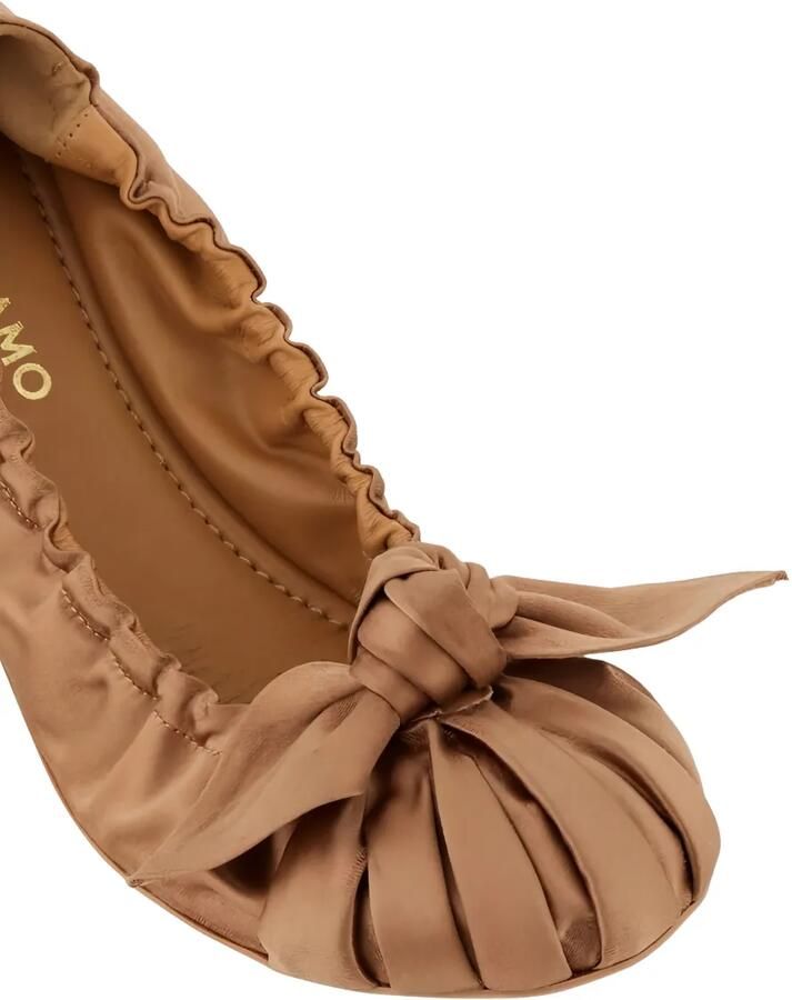 Ferragamo Gesmockte ballerina's met strik Beige - Foto 3