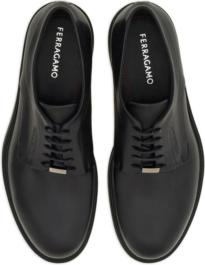 Ferragamo Leren derby schoenen met logo-reliëf Zwart - Foto 4