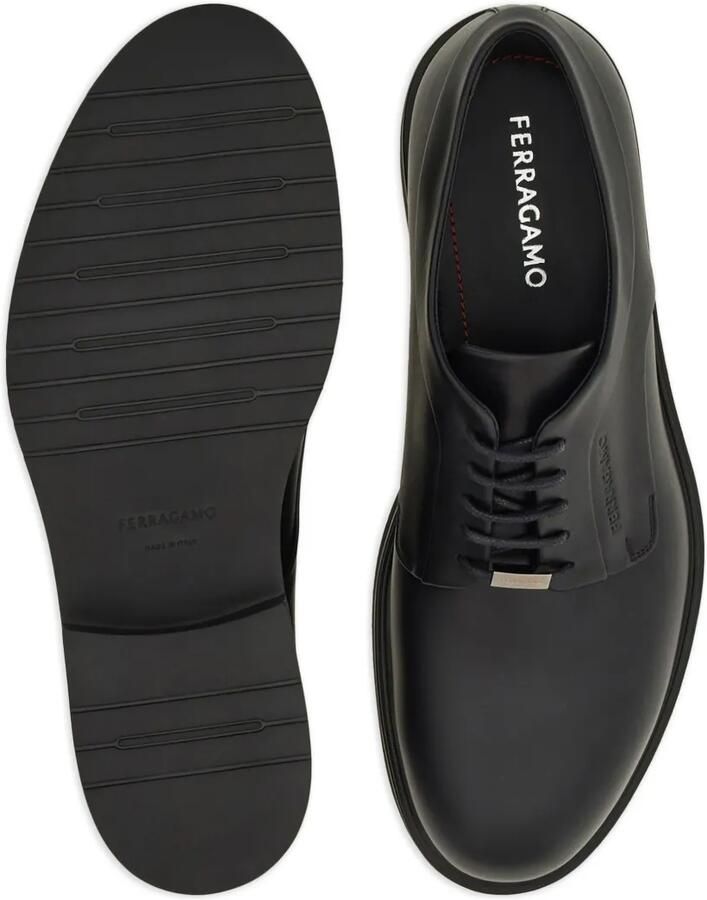Ferragamo Leren derby schoenen met logo-reliëf Zwart - Foto 3