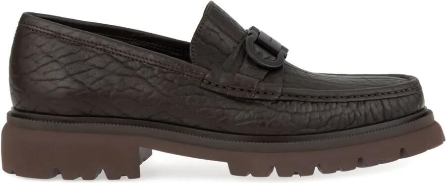 Ferragamo Leren loafers met gancini-detail en textuur Bruin