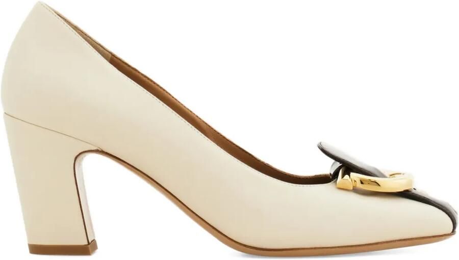 Ferragamo Pumps met gespdetail Wit